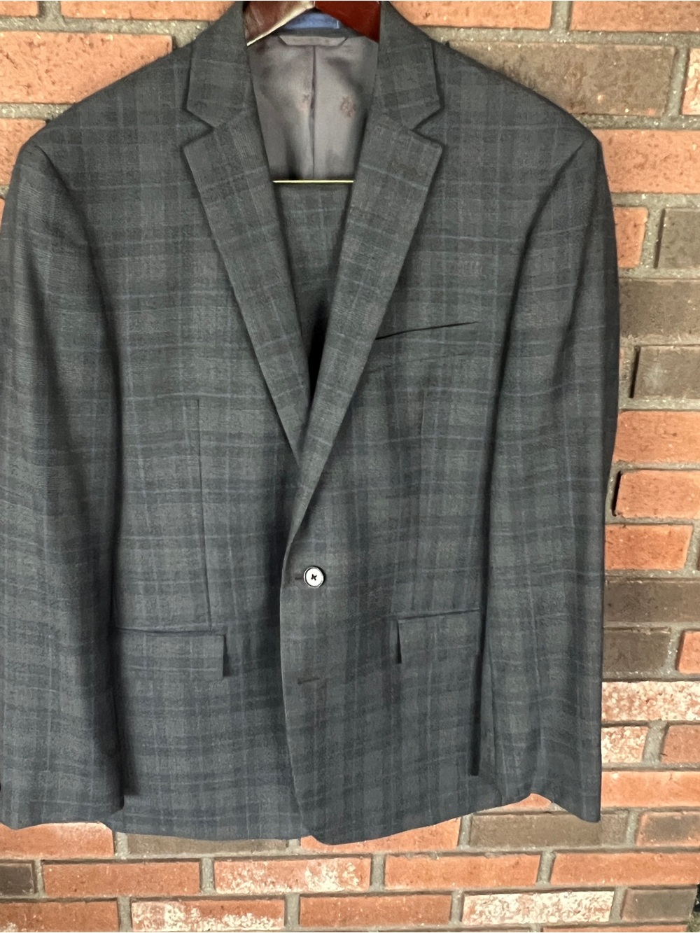 Ryan Seacrest Distinction Gray Plaid Suit with Blue Windowpane - Picture 3 of 12